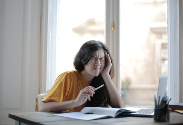 Fibromyalgia vision - woman at desk with eye pain